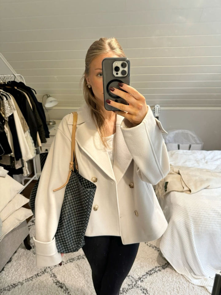 Women's Double Breasted Coat with Wide Lapels