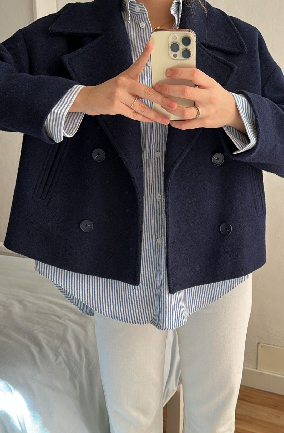 Women's Double-Breasted Cropped Trench Coat with Wide Lapels and Button Front