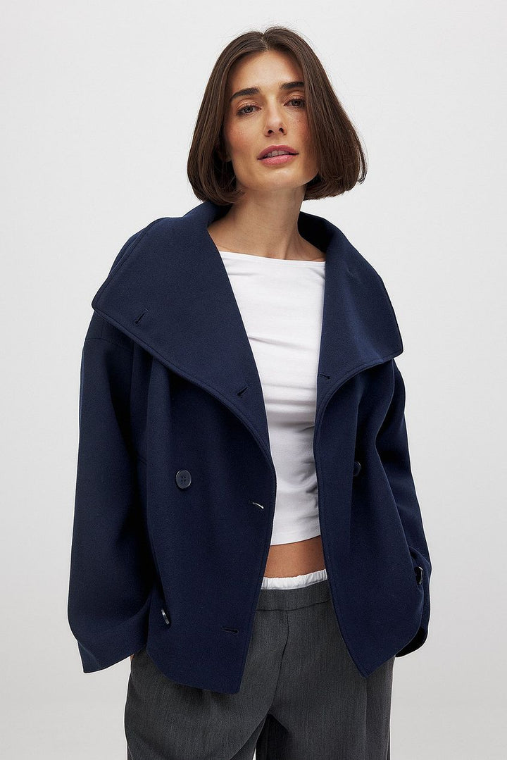 Women's Double-Breasted Jacket with Wide Lapel Collar and Button Closure