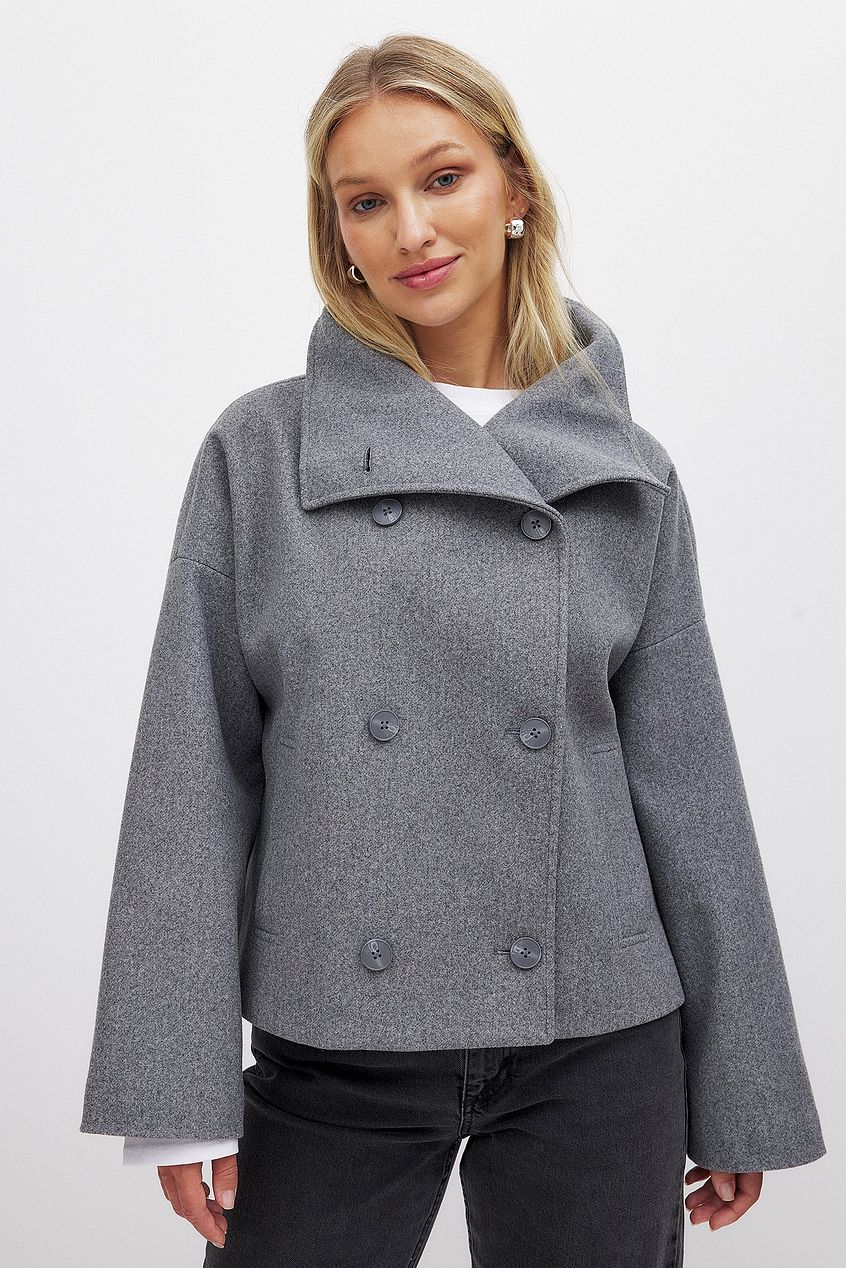 Women's Double-Breasted Jacket with Wide Lapel Collar and Button Closure