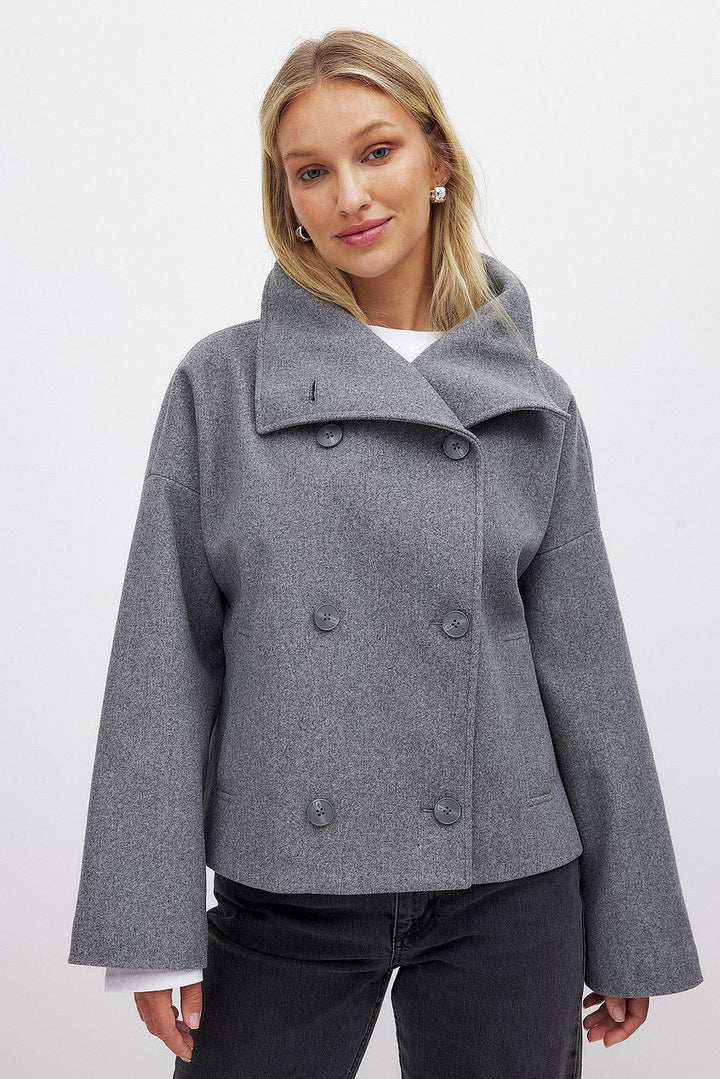 Women's Double-Breasted Jacket with Wide Lapel Collar and Button Closure