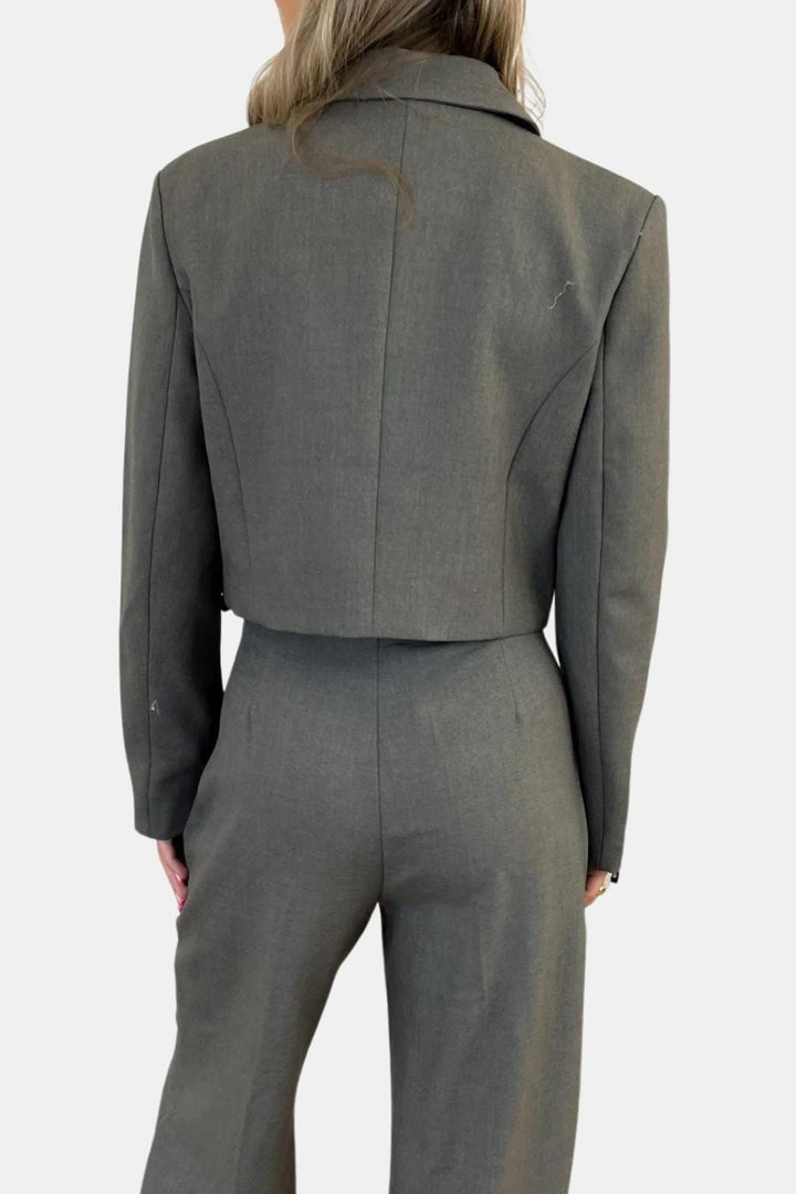 Women's Single-Button Cropped Blazer with Notched Lapels and Long Sleeves