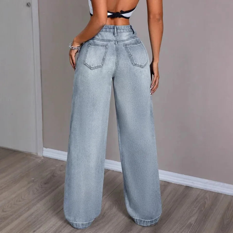 Women's Wide Leg Jeans with Button Fastening and Front Pockets in Light Wash