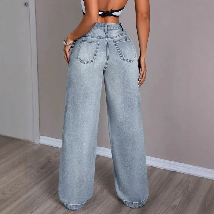 Women's Wide Leg Jeans with Button Fastening and Front Pockets in Light Wash