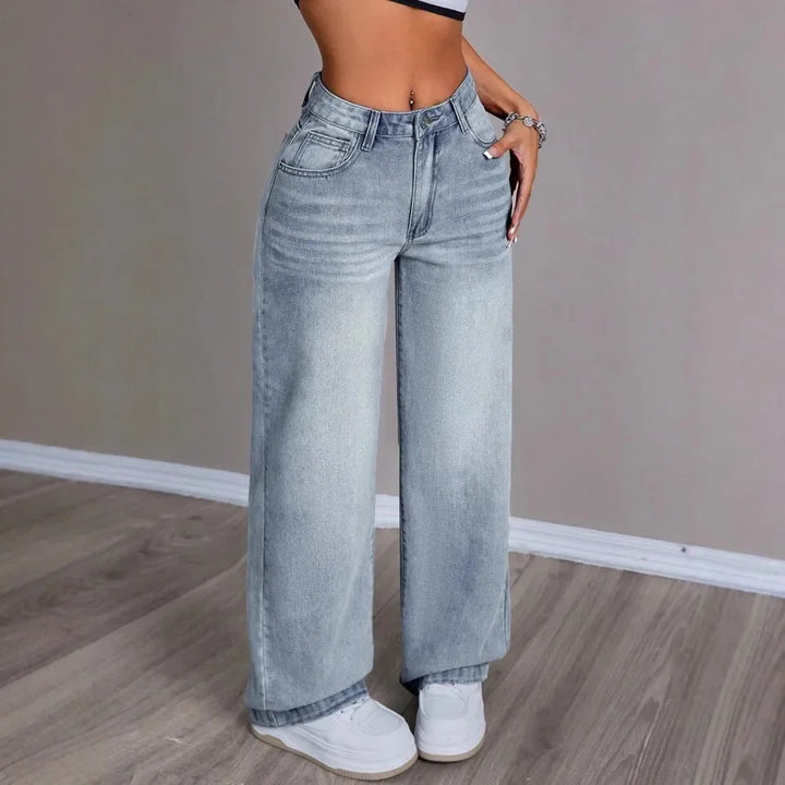 Women's Wide Leg Jeans with Button Fastening and Front Pockets in Light Wash